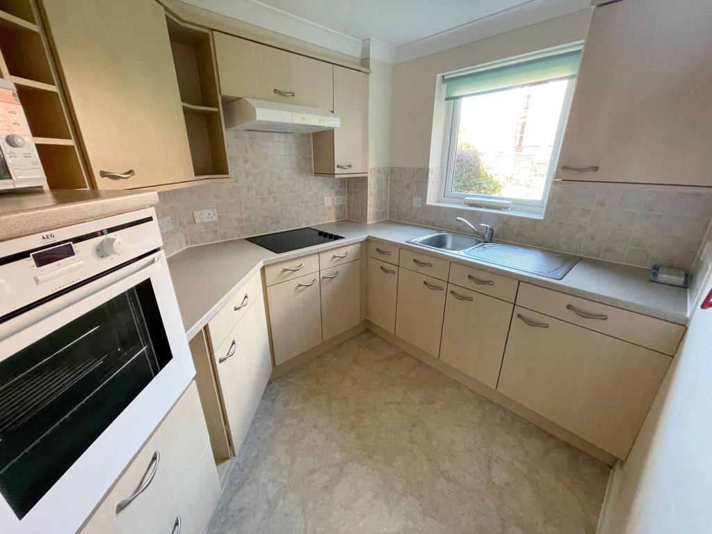 Lot: 115 - TWO-BEDROOM GROUND FLOOR RETIREMENT FLAT - Kitchen